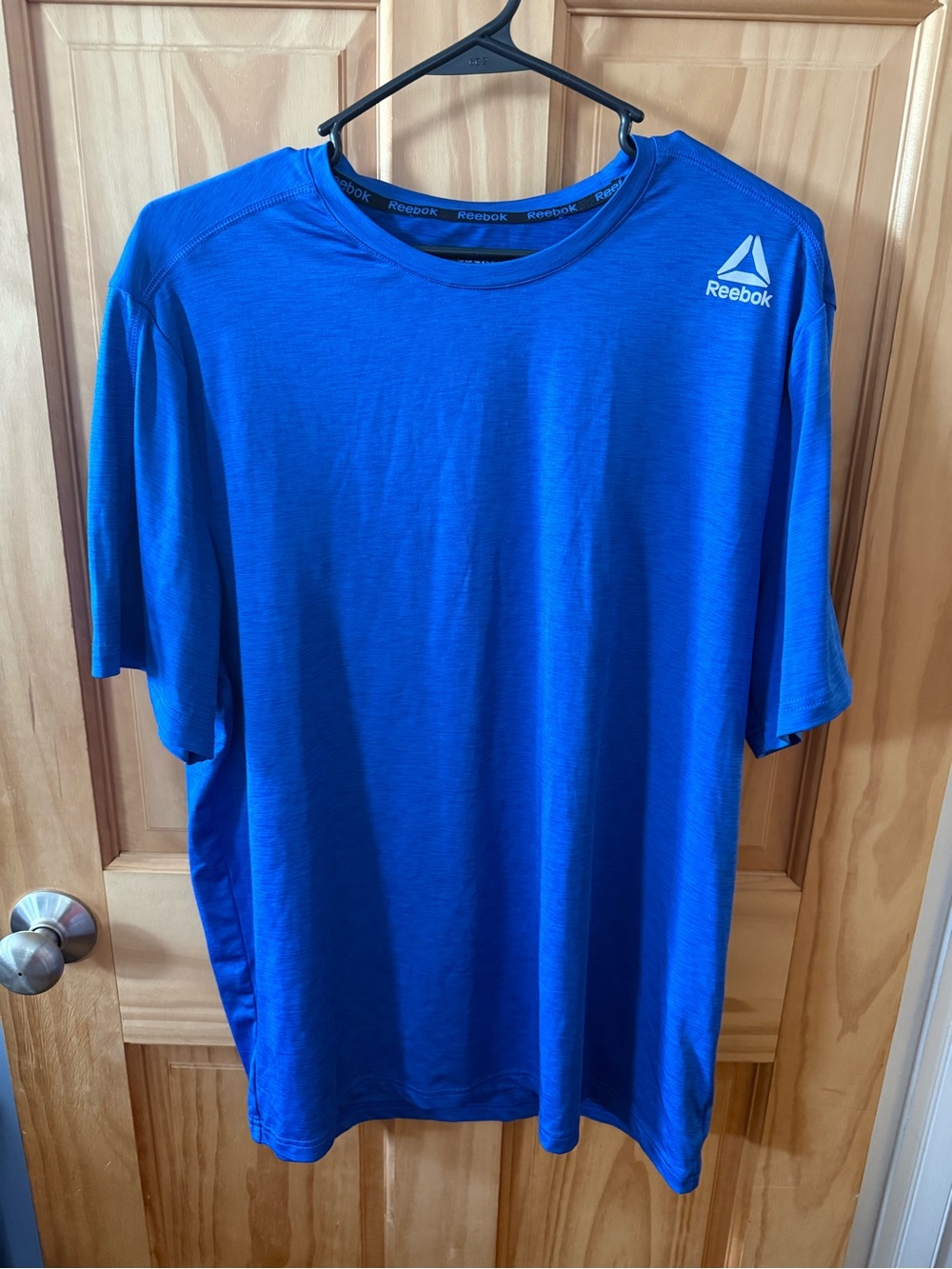 Men’s Size Medium Reebok Speedwick T-Shirt Royal Blue Colored